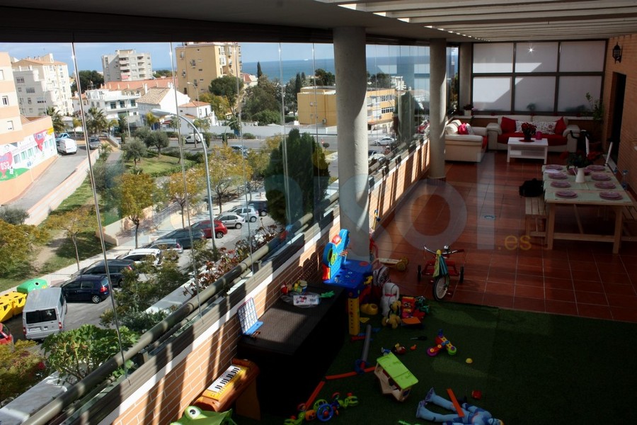 Cerramiento techo de cristal, toldos, cortina de cristal sin perfiles verticales tipo lumon