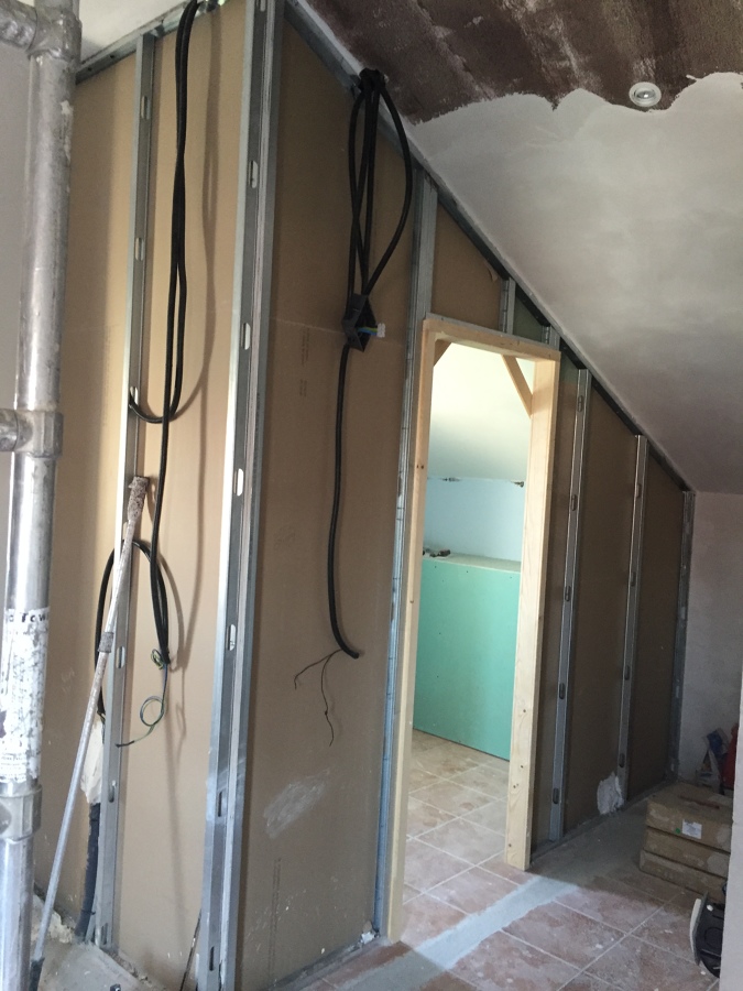 CERRANDO TABIQUES BAÑO