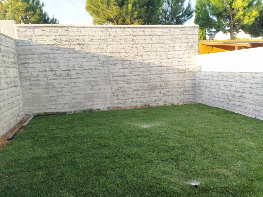 CÉSPED TERMINACIÓN Y RIEGO