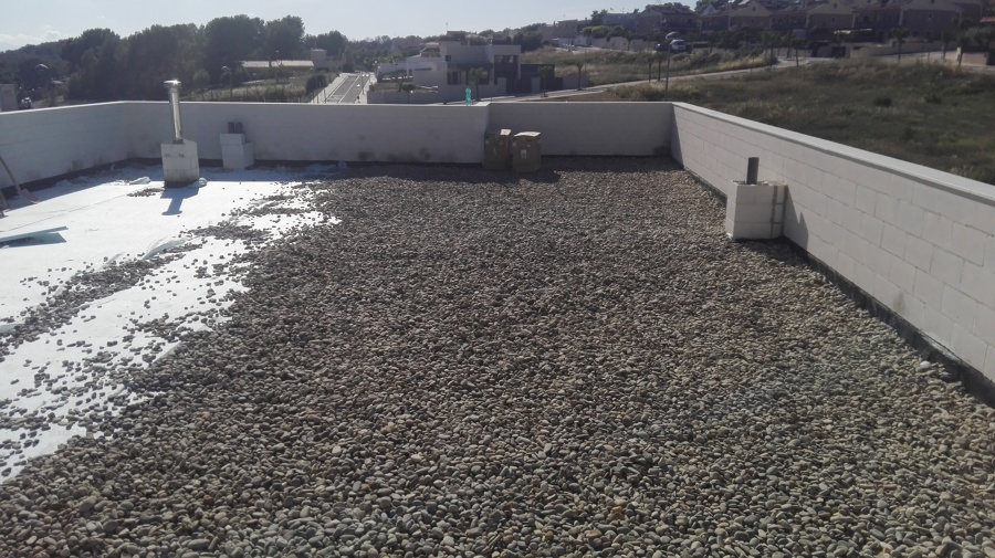 Chalet en Els Pallaresos, tejado, gravas