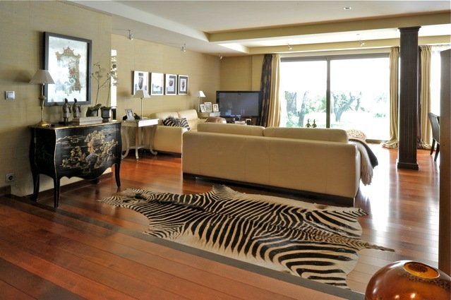 Chalet en Madrid, Contraste entre Oriente y occidente