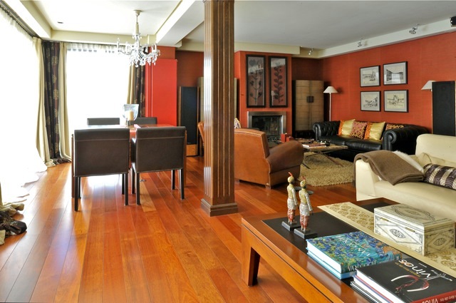 Chalet en Madrid, Contraste entre Oriente y occidente