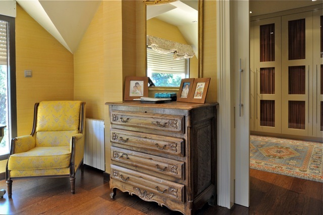 Chalet en Madrid, Contraste entre Oriente y occidente