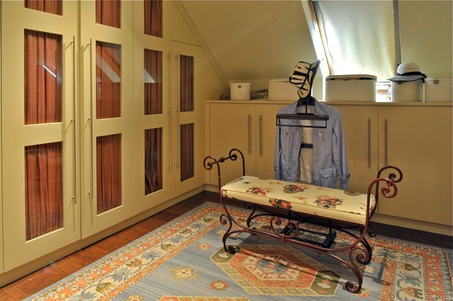 Chalet en Madrid, Contraste entre Oriente y occidente