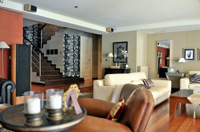 Chalet en Madrid, Contraste entre Oriente y occidente