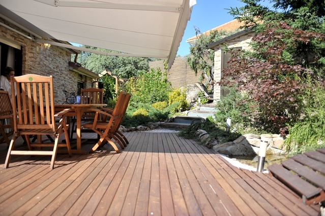 Chalet en Madrid, Contraste entre Oriente y occidente