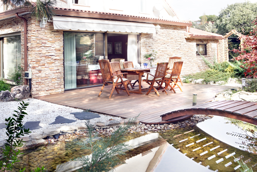 Chalet en Madrid, Contraste entre Oriente y occidente