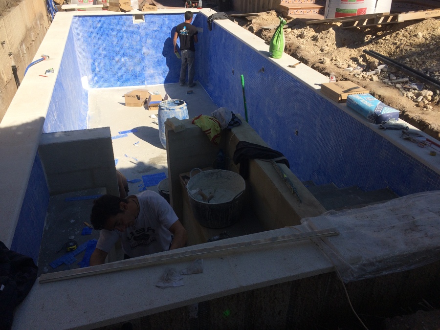 chapado de gresite en piscina