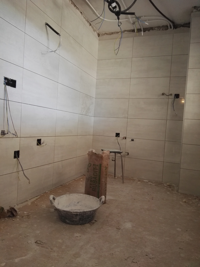 Chapado, instalación eléctrica y de fontanería