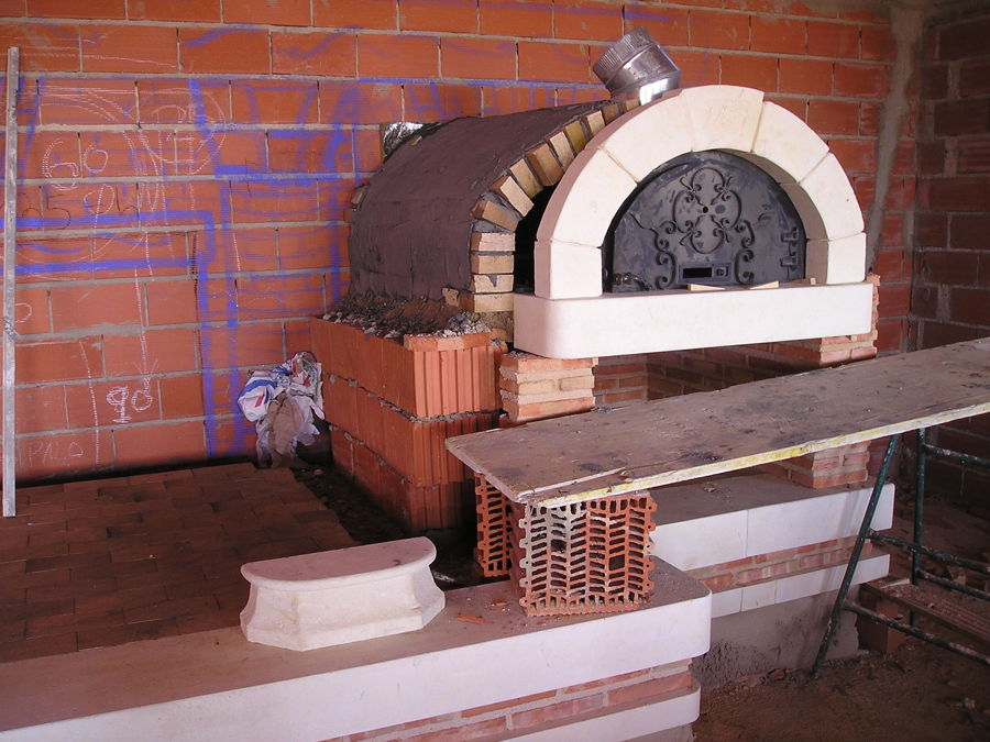 Chimenea abierta gigante, con horno