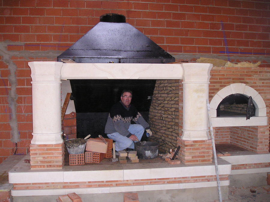Chimenea abierta gigante, con horno