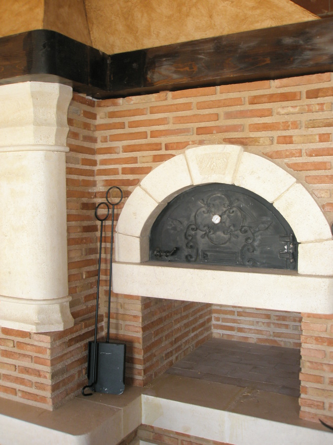 Chimenea abierta gigante, con horno