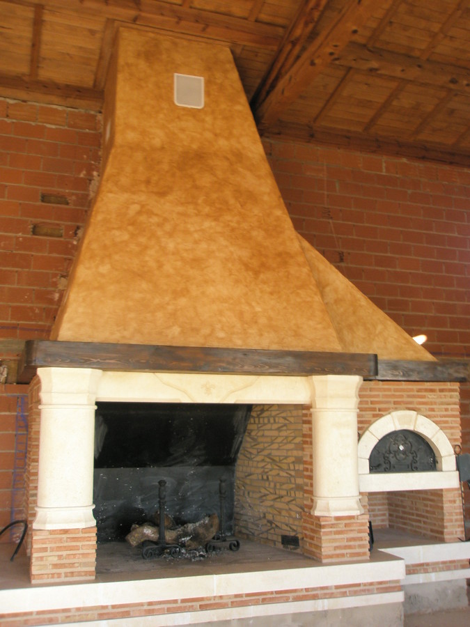 Chimenea abierta gigante, con horno