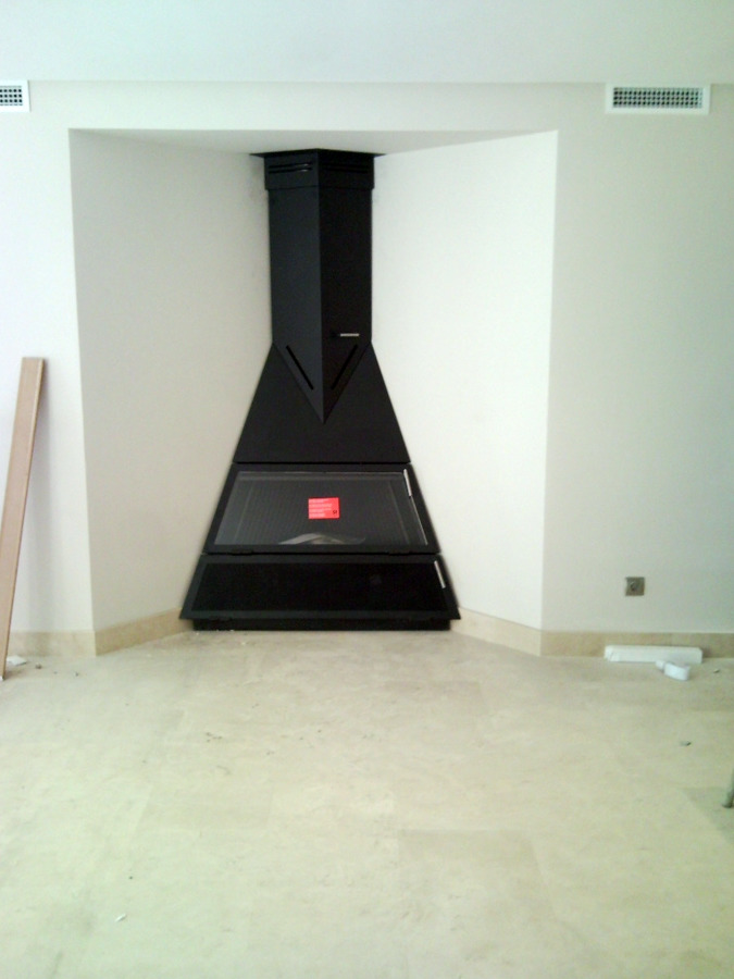 Chimenea metálica (vista frontal)