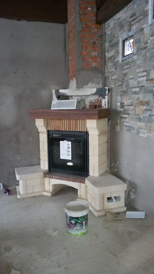 CHIMENEA RUSTICA CON CASSETTE PELLET PIAZZETTA