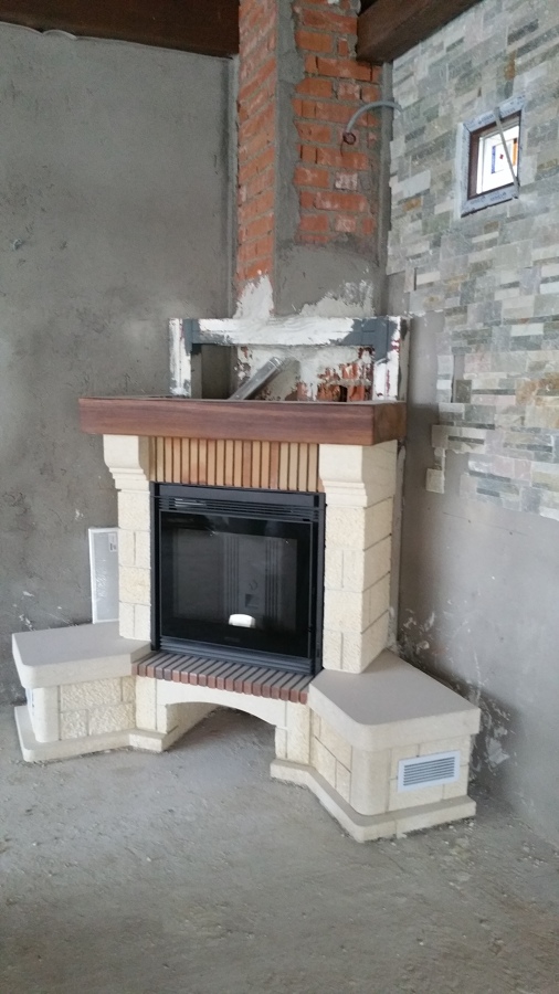 CHIMENEA RUSTICA CON CASSETTE PELLET PIAZZETTA