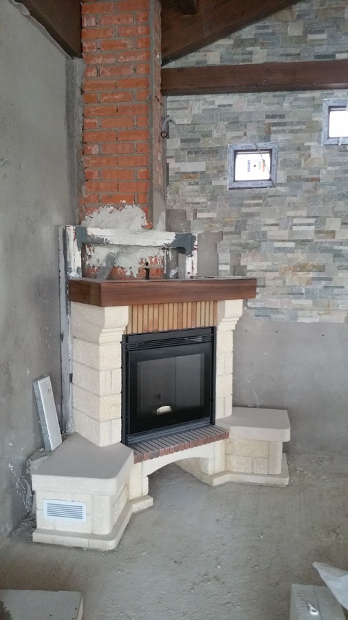 CHIMENEA RUSTICA CON CASSETTE PELLET PIAZZETTA