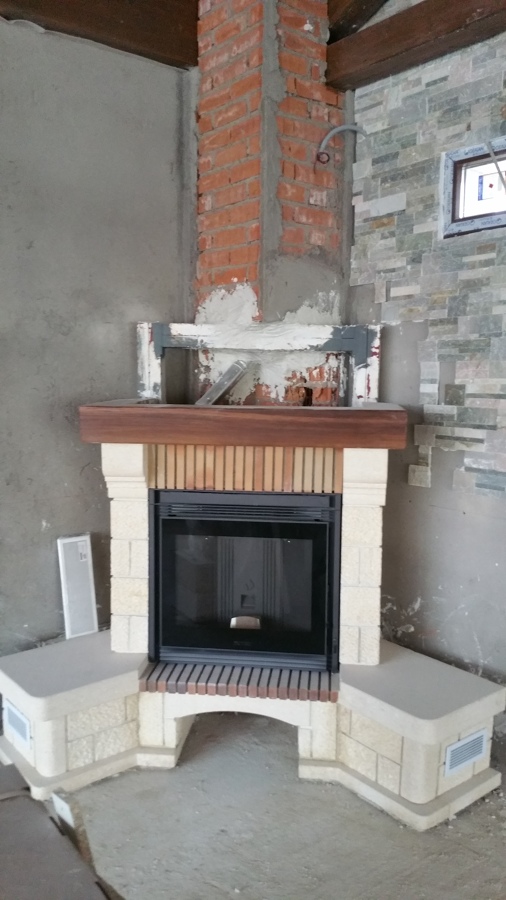 CHIMENEA RUSTICA CON CASSETTE PELLET PIAZZETTA