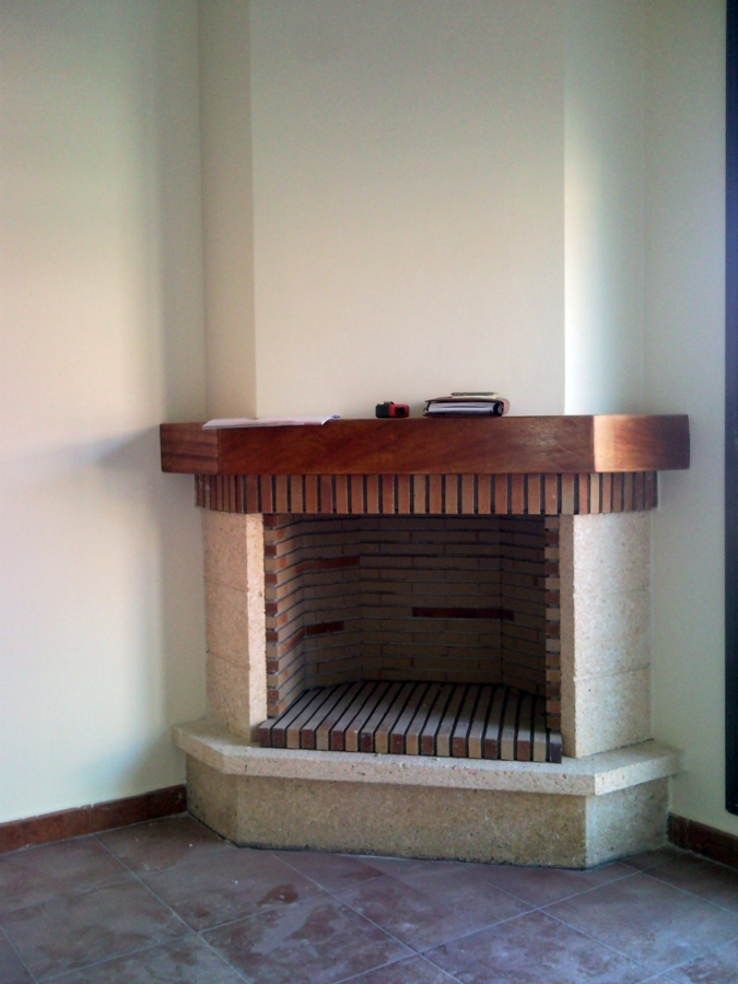 Chimenea rustica en chaflan