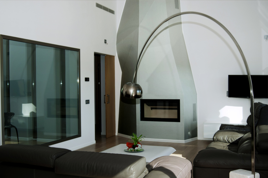 Chimenea y Lámpara Arco