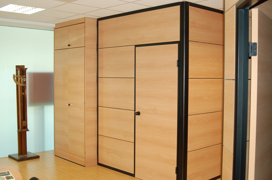 Ciega con melamina apaisada. Color haya