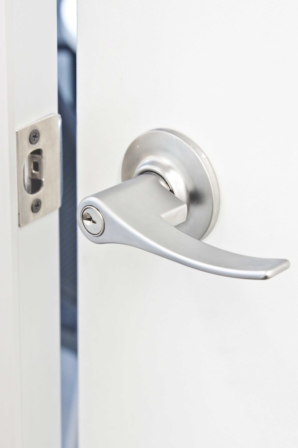 Cierre aluminio y laca blanco