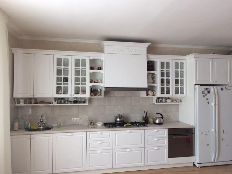 Cocina a medida de madera natural