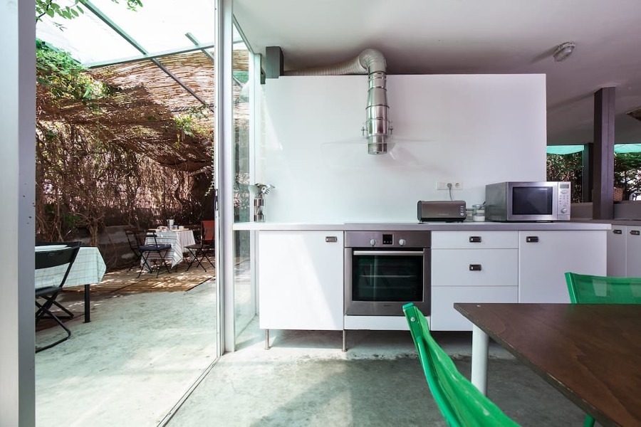 Cocina abierta al patio