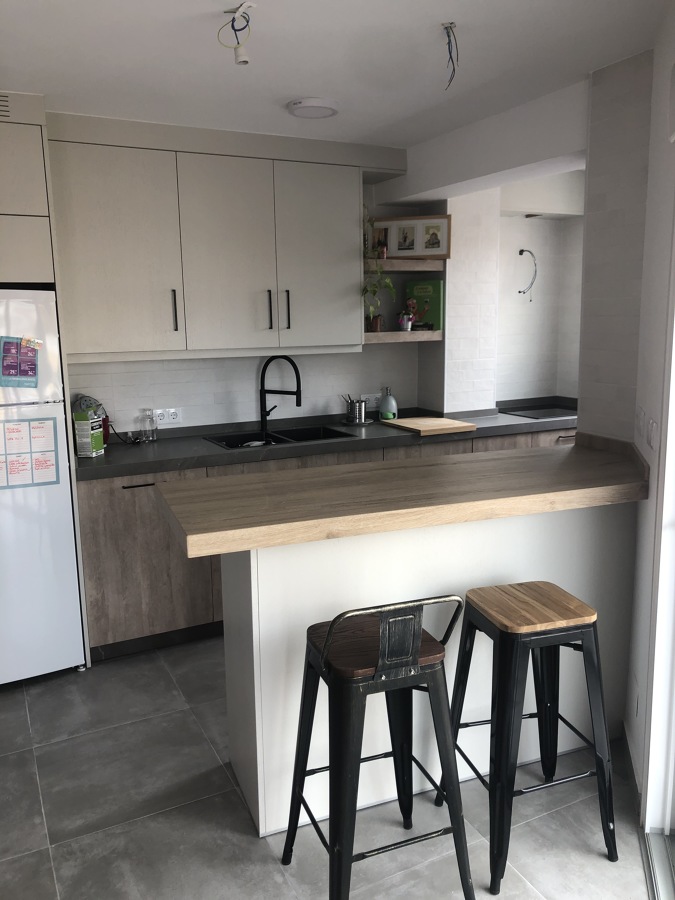 Cocina abierta al salón con península