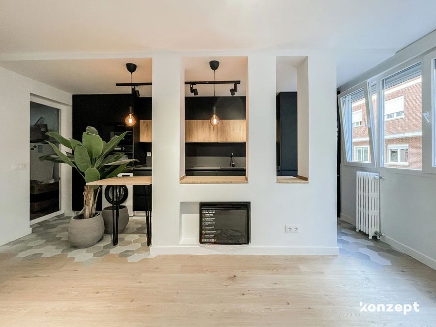 Cocina abierta al salón con separador