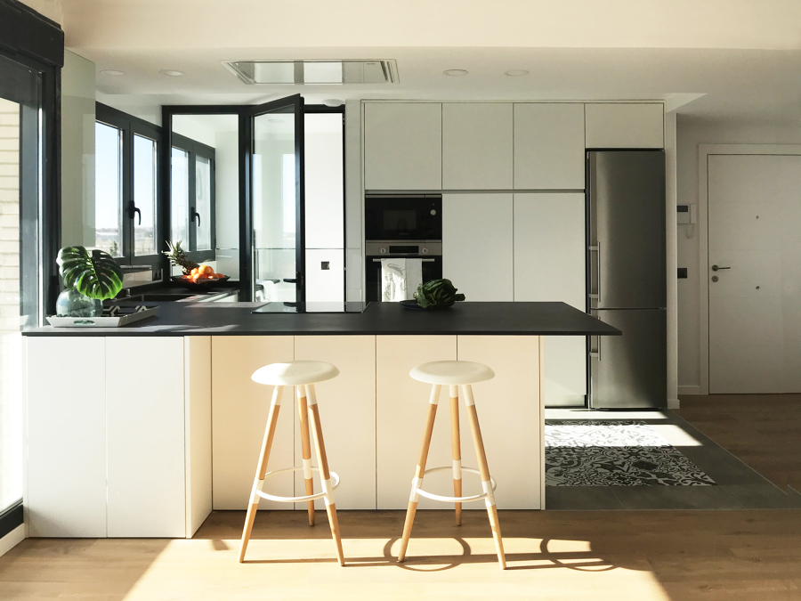 Cocina americana unida al salón