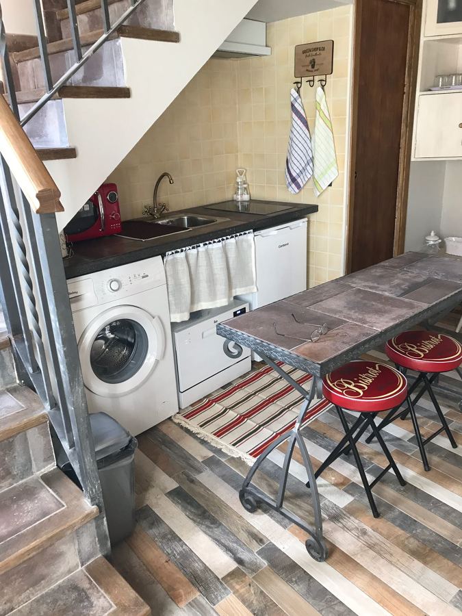 Cocina bajo escalera