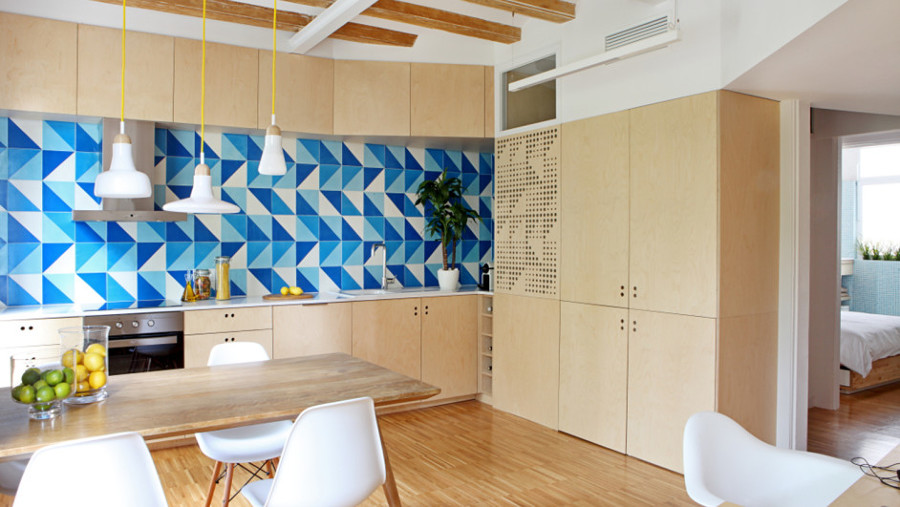 cocina comedor con mobiliario de madera