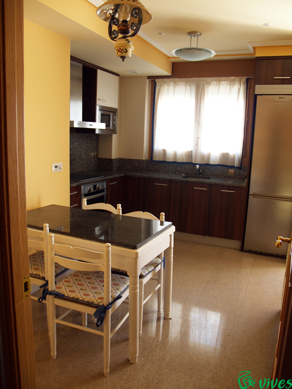 Cocina comedor diáfana del piso diseñado para alquiler en Villanueva de Gállego