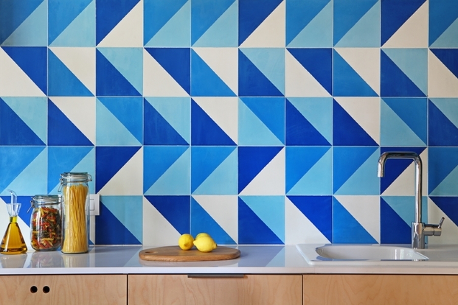 cocina con alicatado de color