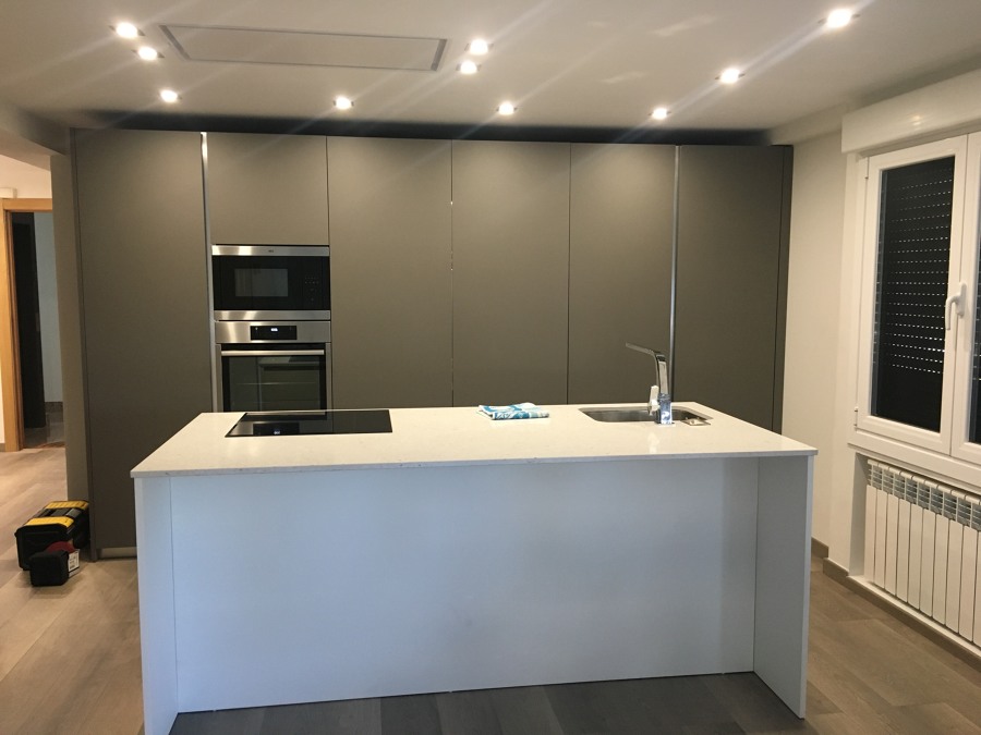 COCINA CON ARMARIO BREAKFAST CERRADO