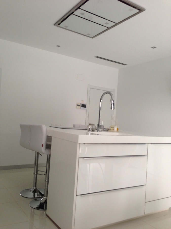 COCINA CON CAMPANA A TECHO