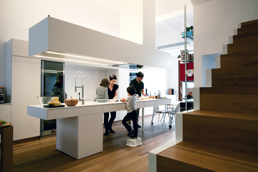 Cocina con campana extractora central