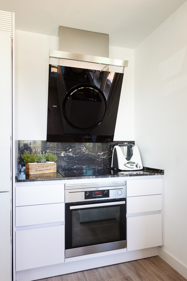 cocina con campana moderna