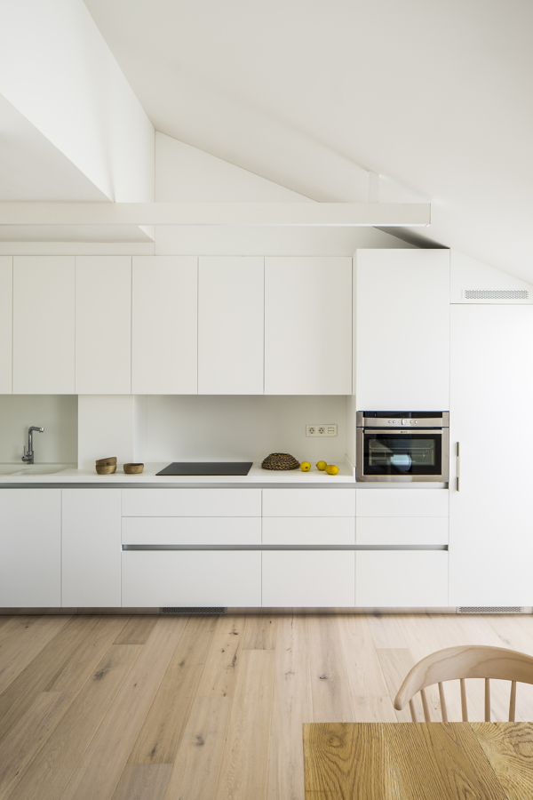 Cocina con cuarzo blanco 