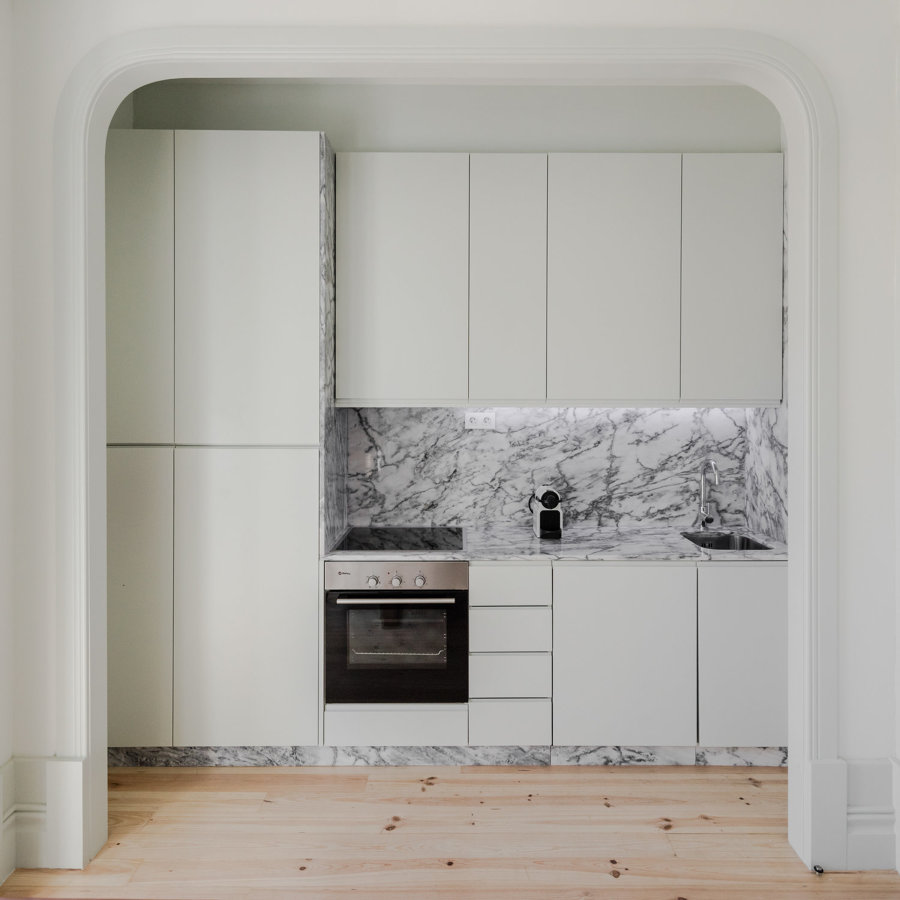 cocina con encimera de mármol