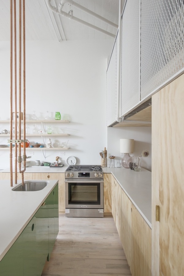 cocina con grifería de cobre