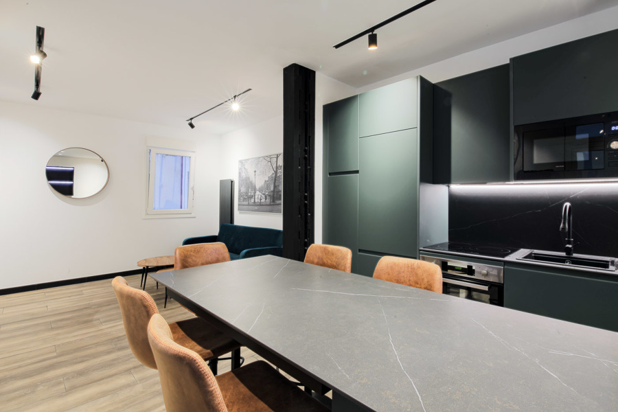 Cocina con isla abierta a la cocina