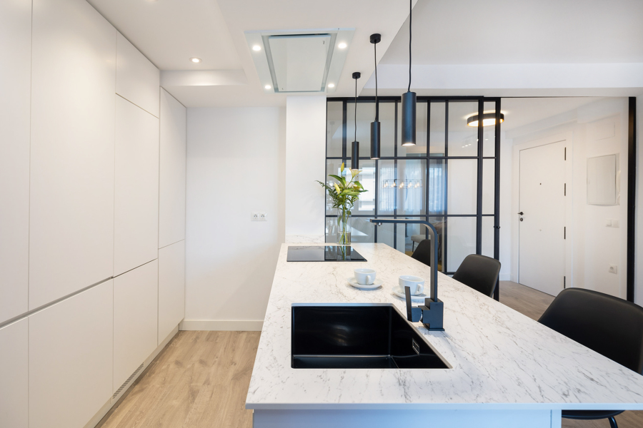 COCINA CON ISLA Y BARRA