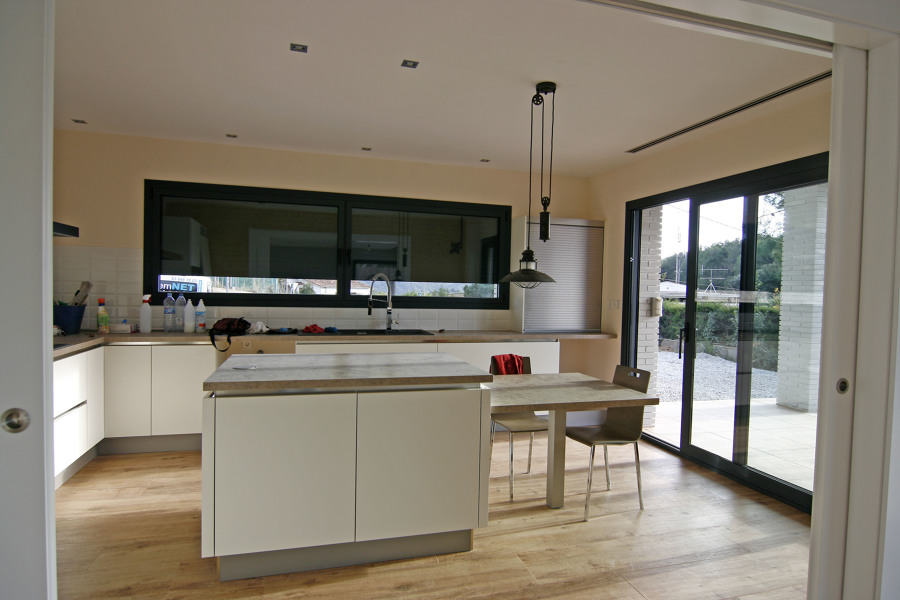 Cocina con isla y salida al Porche