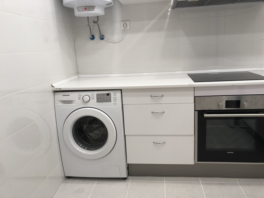 Cocina con lavadora marca Samsung