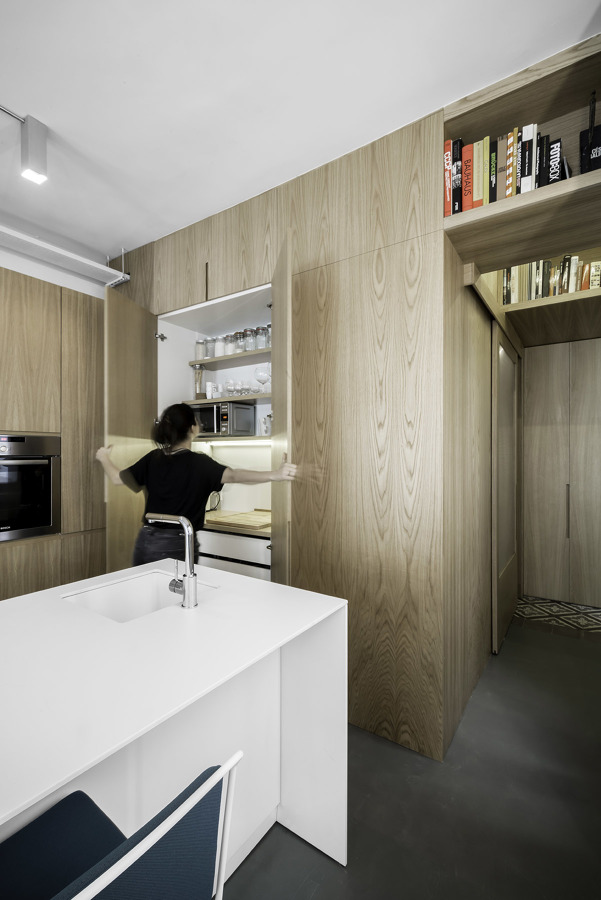 cocina con mobiliario discreto