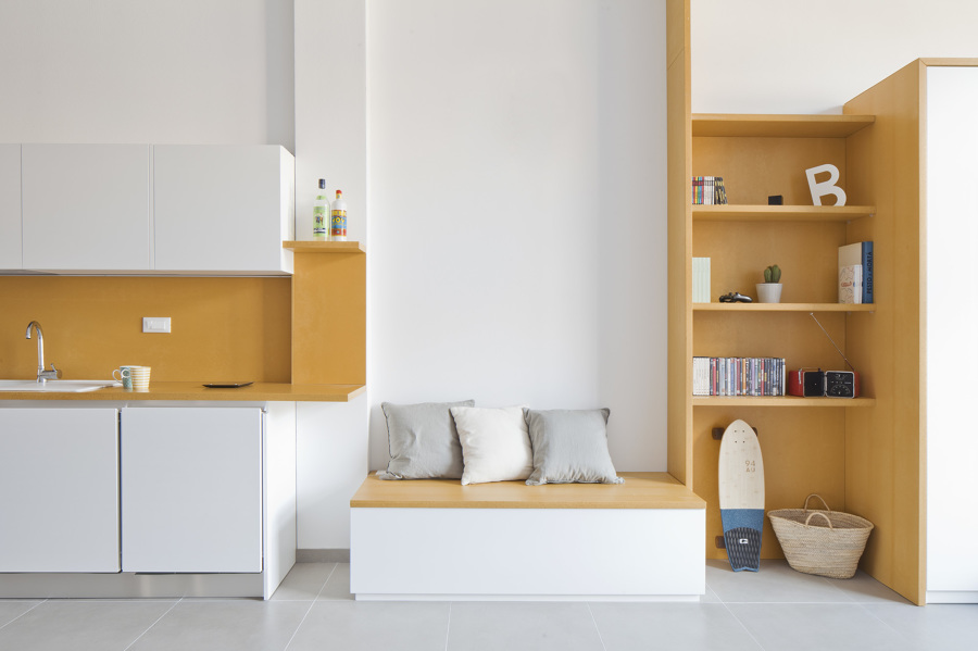 Cocina con mobiliario mostaza