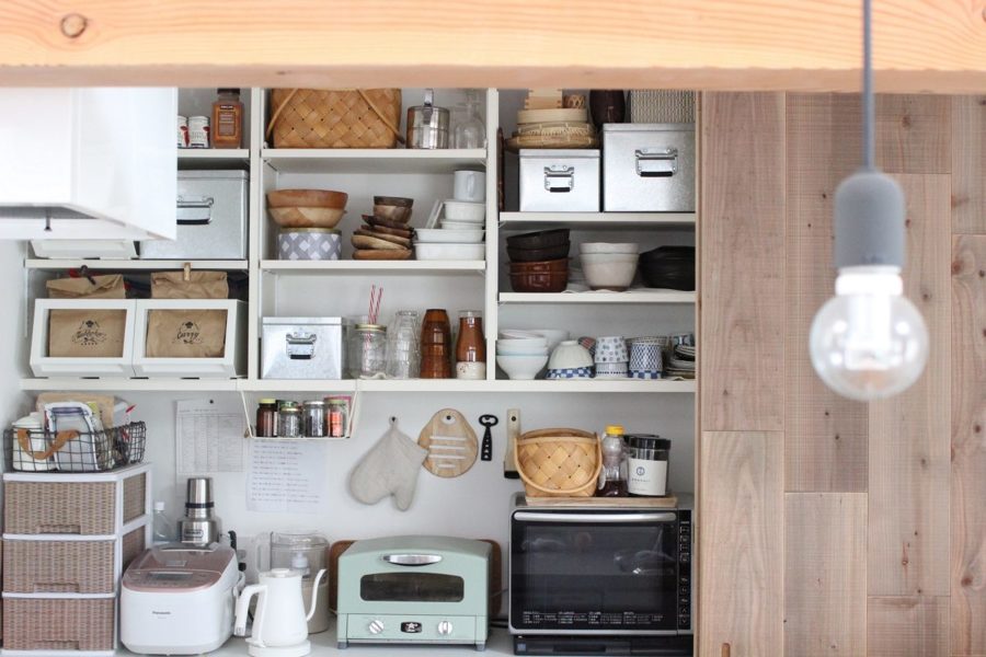 cocina con paneles de madera