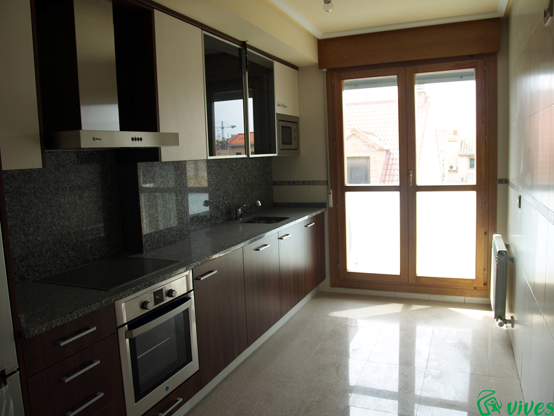Cocina con terraza del apartamento en venta en Villanueva de Gállego (Zaragoza)